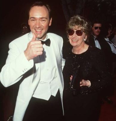 Thomas Geoffrey Fowler's wife Kathleen Ann Knutson Fowler and son Kevin Spacey